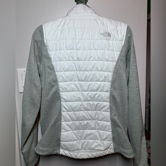 The North Face Women's White & Gray Insulated Fleece Jacket - Picture 4 of 5